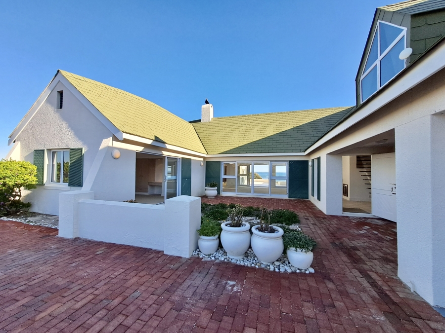 4 Bedroom Property for Sale in Jakkalsfontein Western Cape